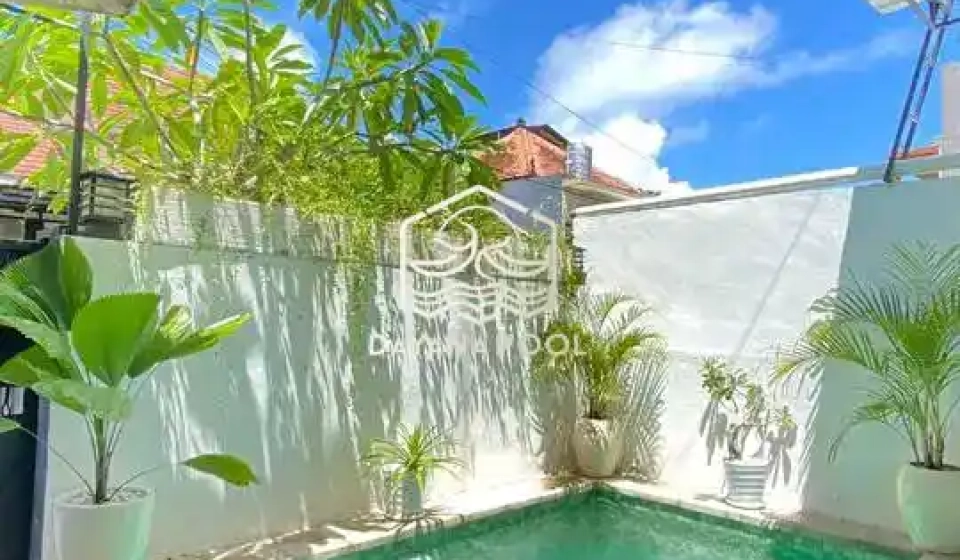 kolam renang denagn finishing batu alam buatan dayanapool