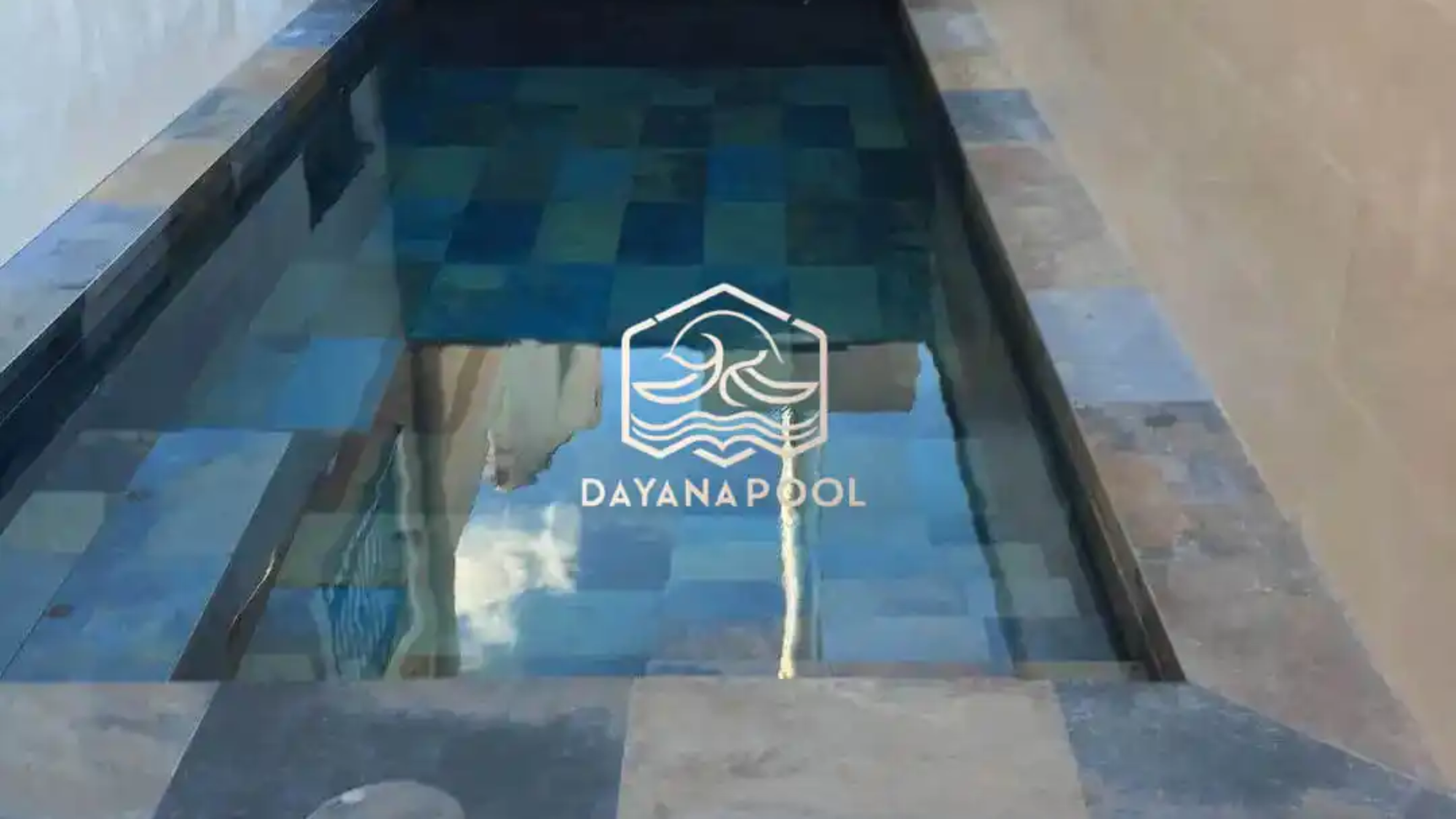 kolam renang denagn finishing batu alam buatan dayanapool