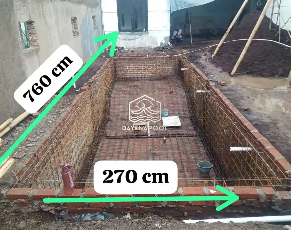 pembesian kolam renang lapis pertama