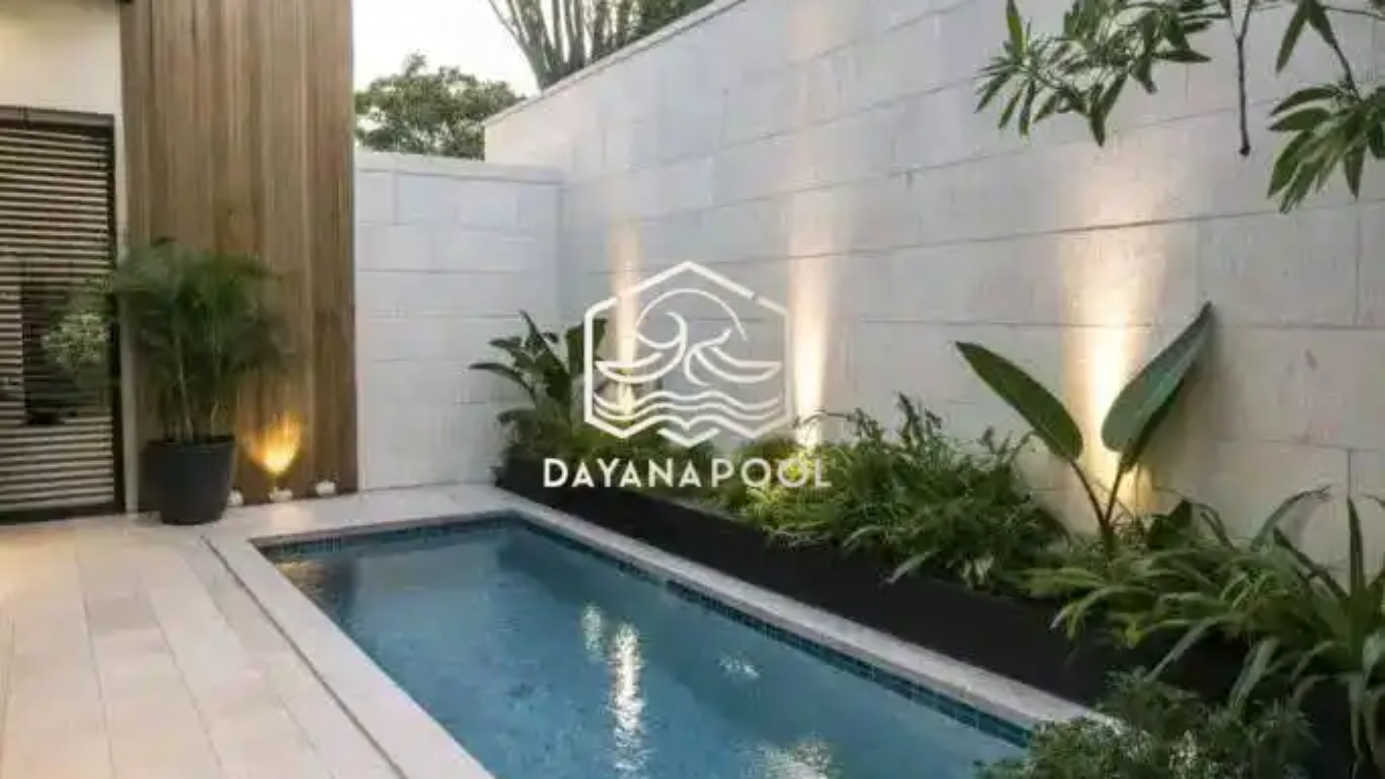 kolam renang minimalis denagn finishing batu alam sukabumi