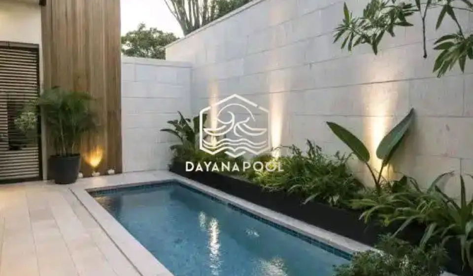 kolam renang minimalis denagn finishing batu alam sukabumi