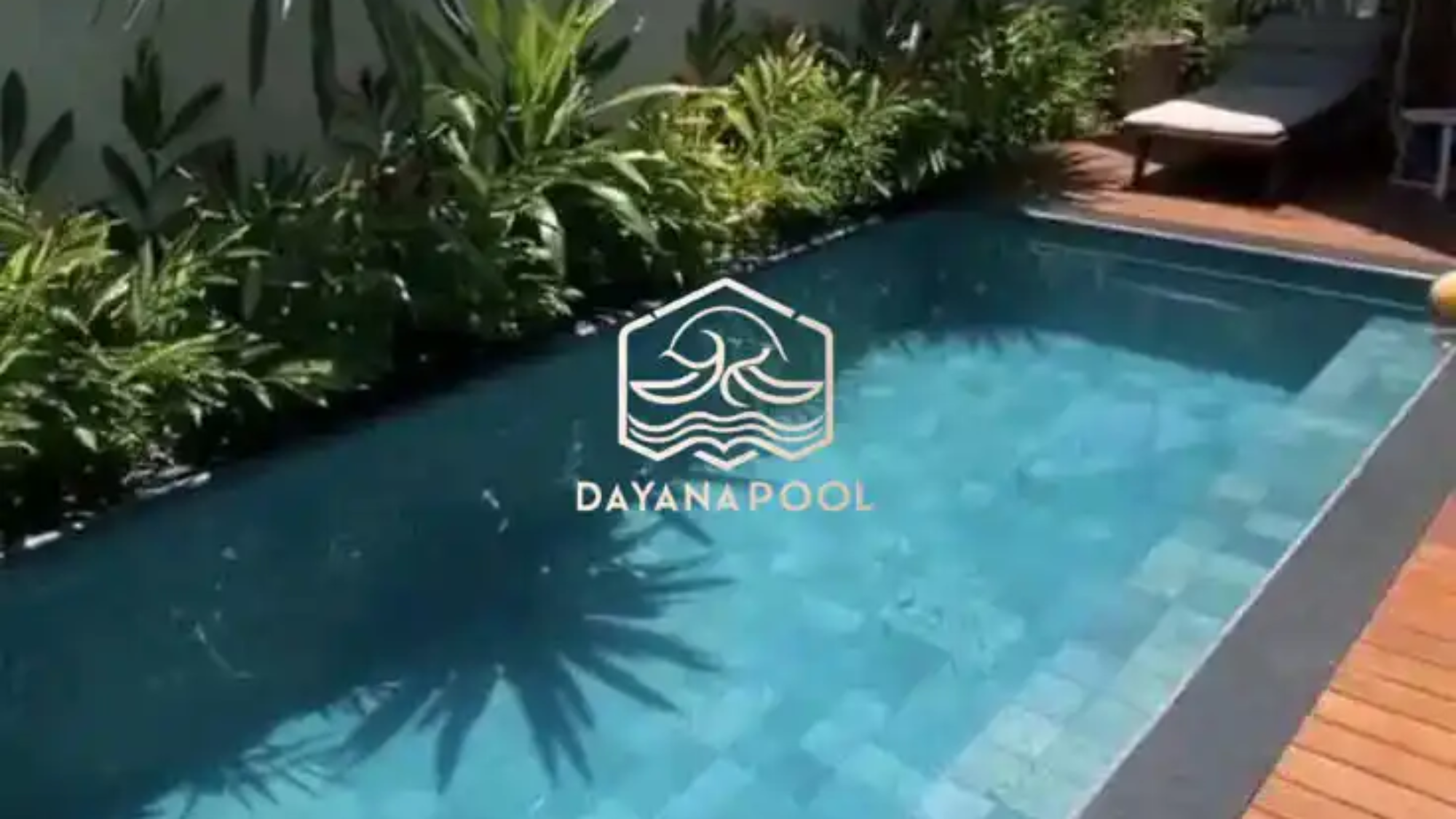 kolam renang minimalis denagn finishing batu alam sukabumi