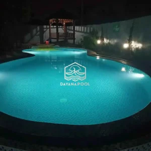 kolam renang minimalis dengan finishing mozaik kudalaut