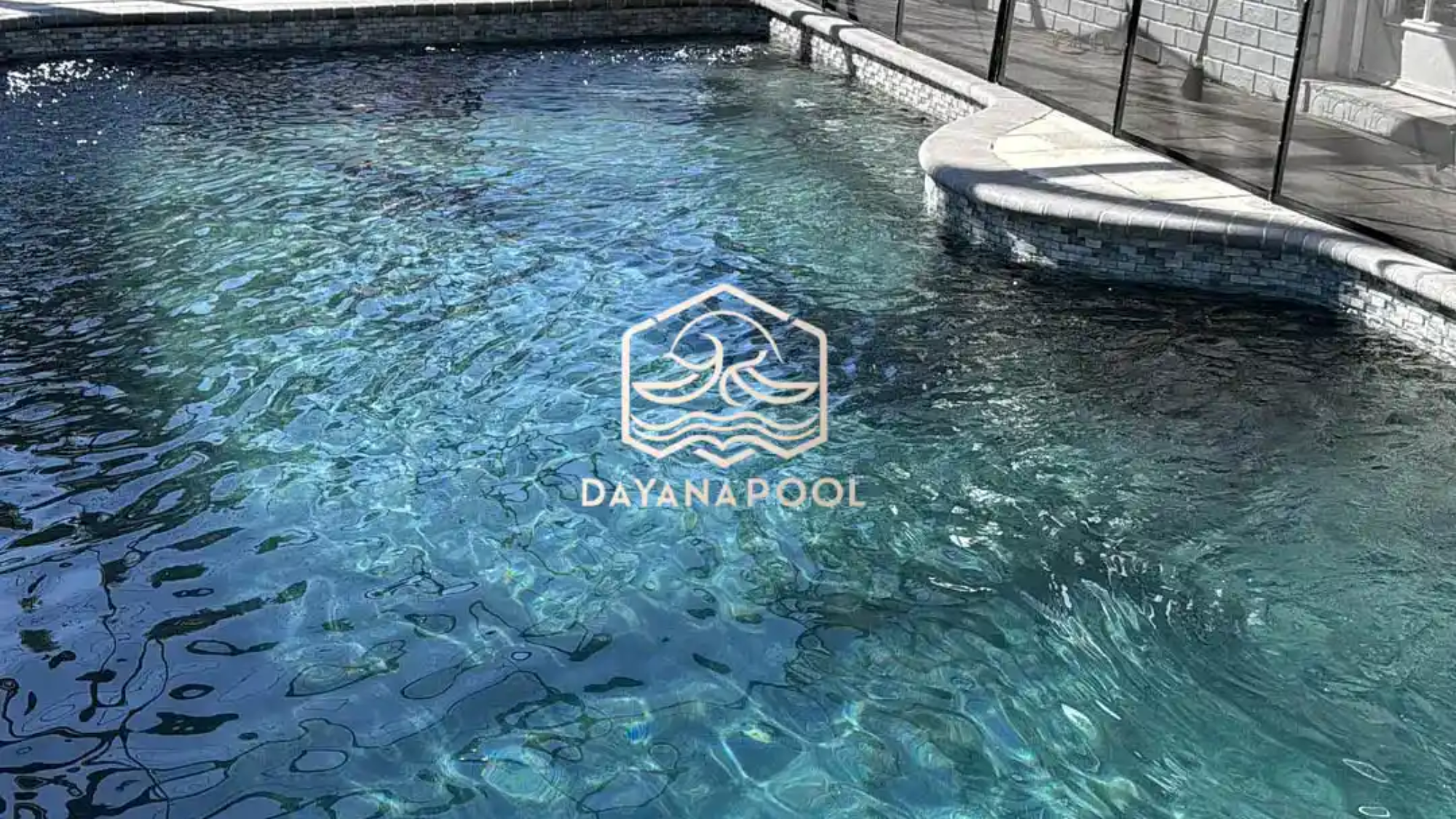 kolam renang minimalis denagn finishing batu alam sukabumi