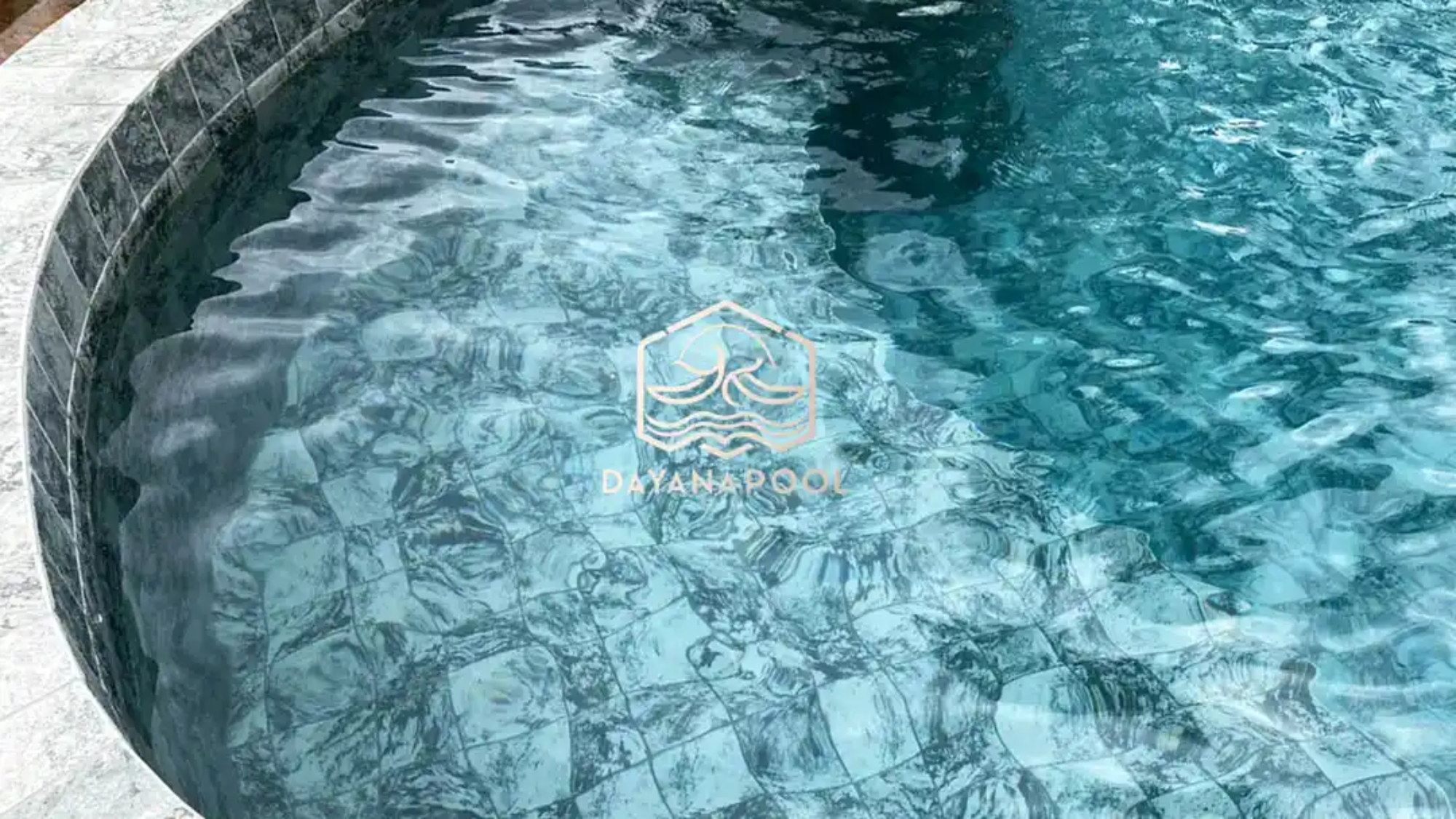kolam renang minimalis denagn finishing batu alam sukabumi