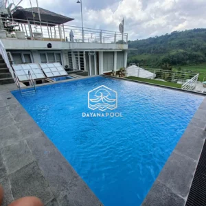 kolam renang infinity di lantai 2