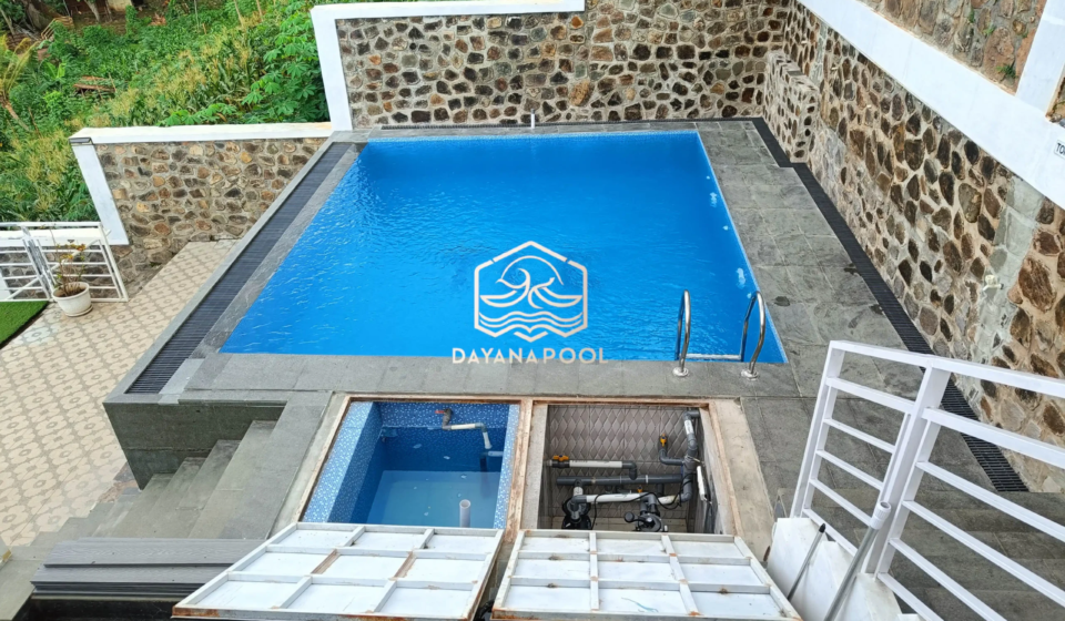 kolam renang infinity di lantai 2