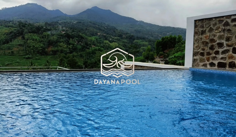 kolam renang infinity di lantai 2