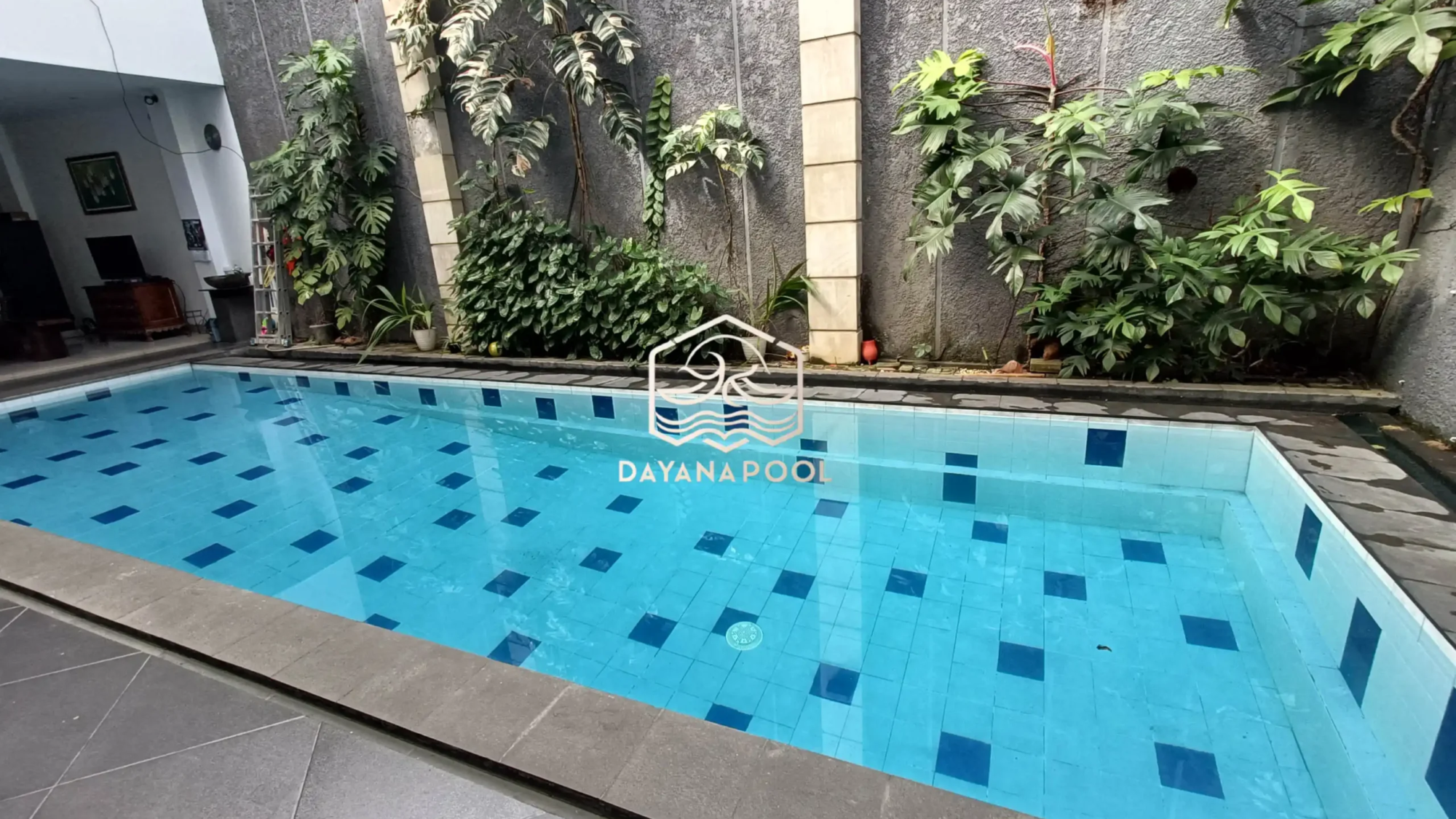 kolam renang yang akan di kuras airnya