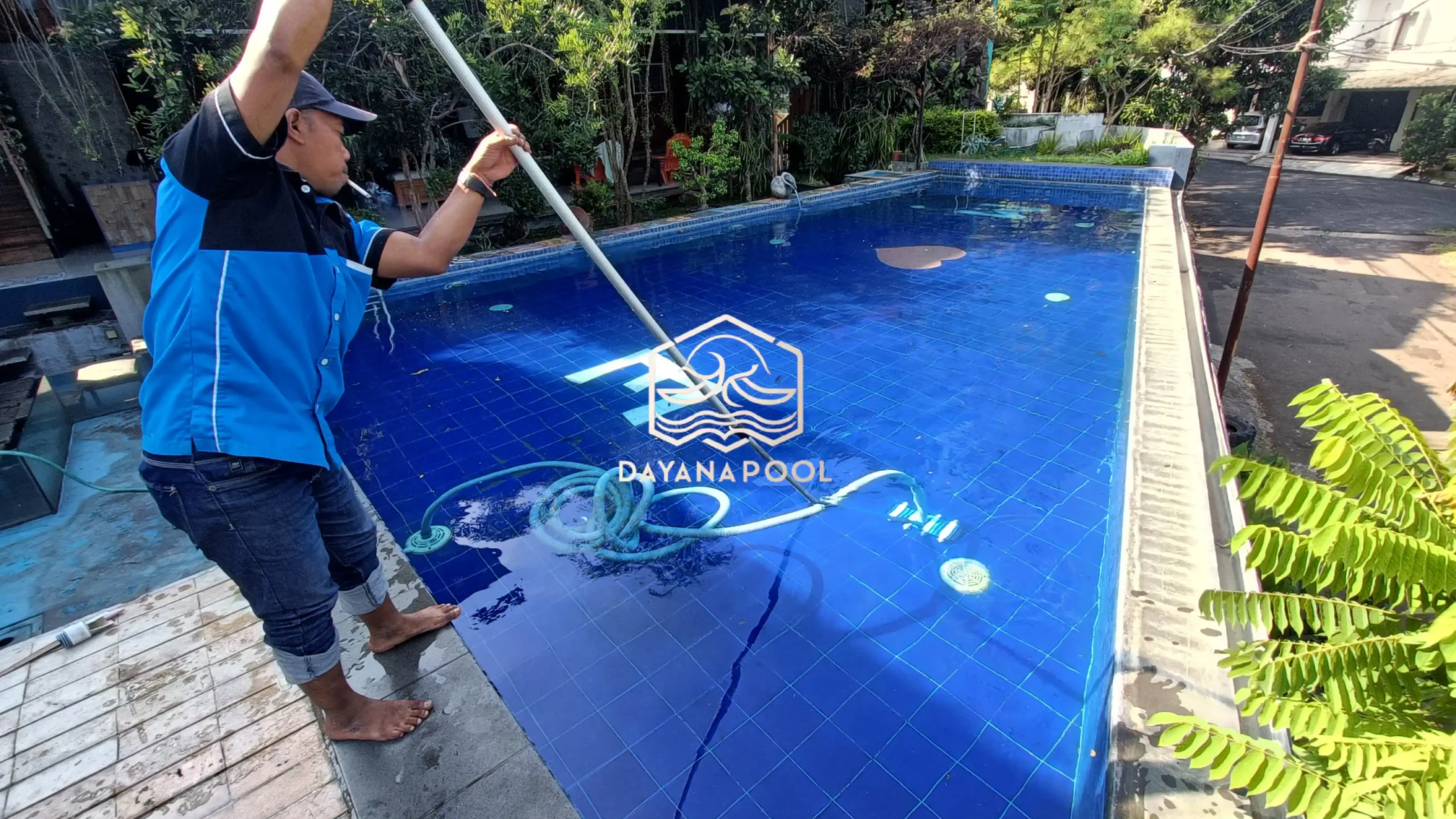 pemakuman kolam renang