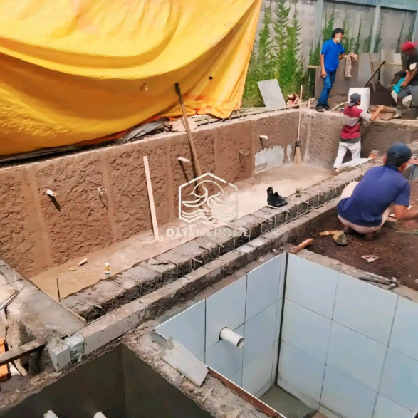 tahap pemelesteran kolam renang