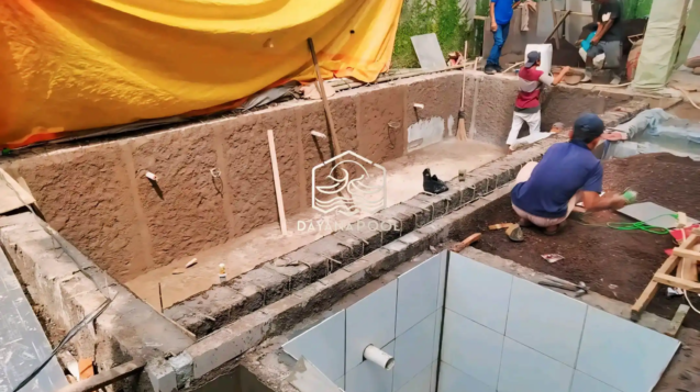 tahap pemelesteran kolam renang