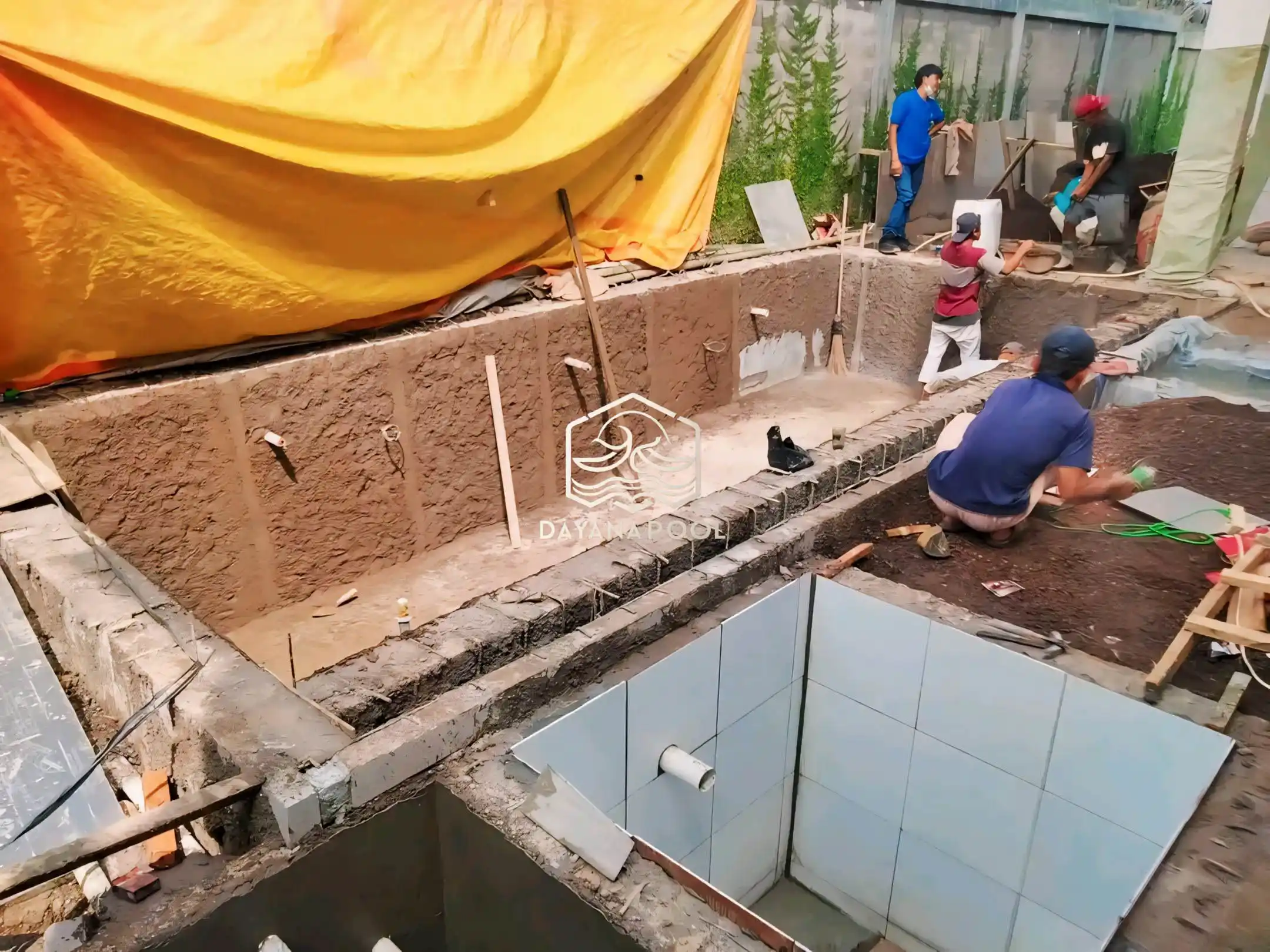 tahap pemelesteran kolam renang