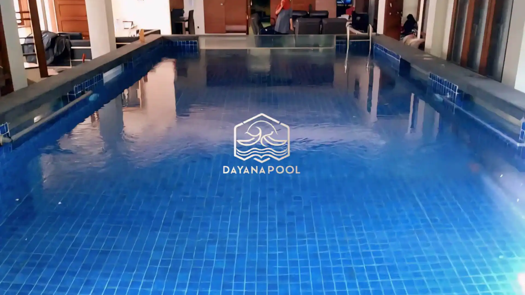 kolam renang overflow semi indor