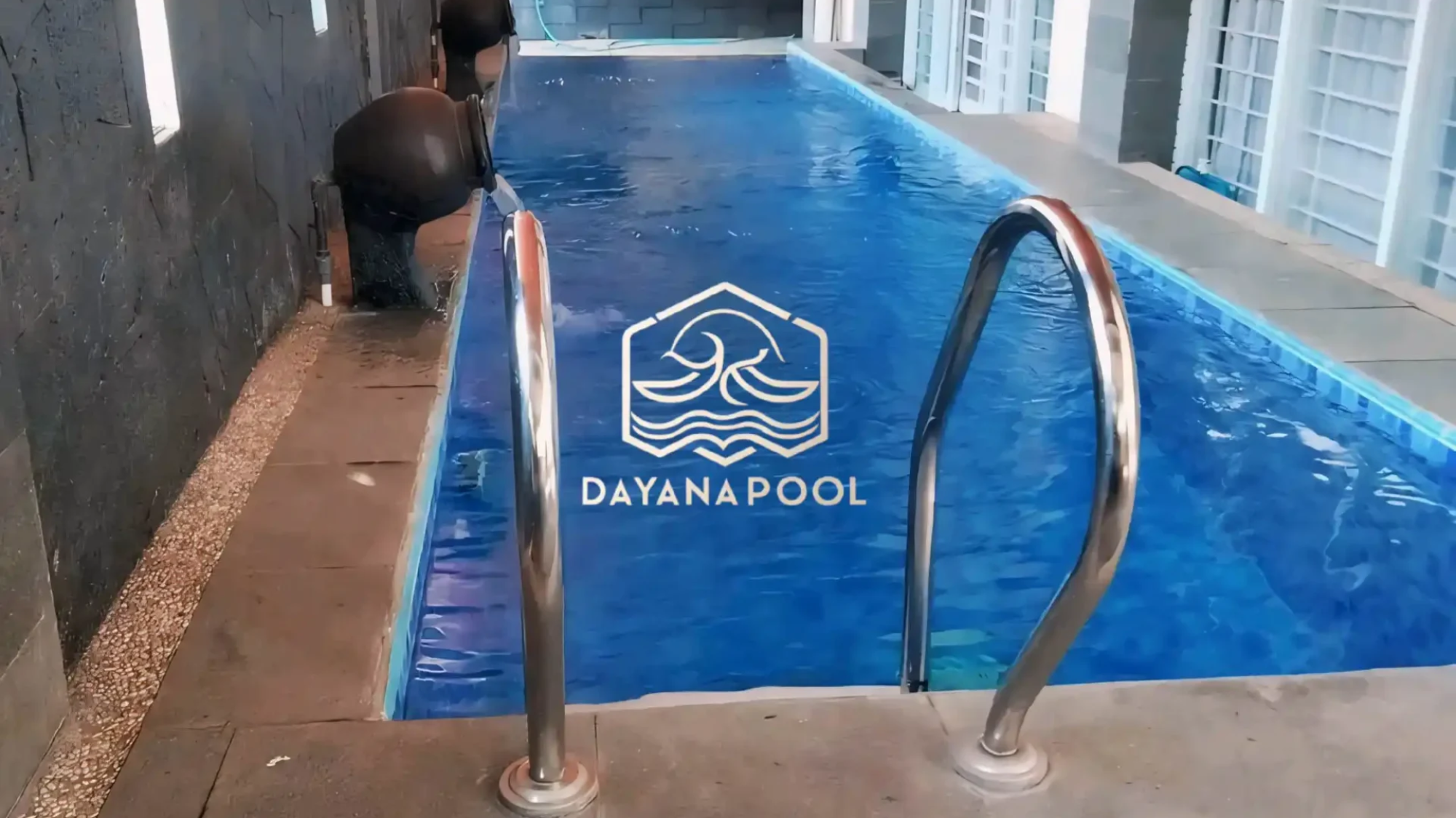 kolam renang semi overflow minimlais