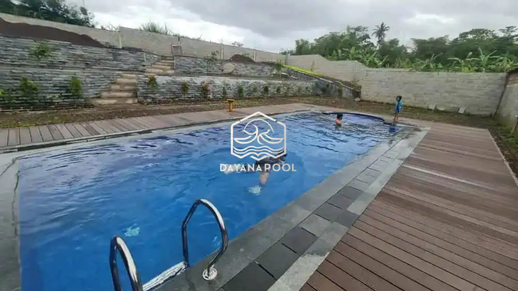 kolam renang overfolw yang indah buatan dayanapool
