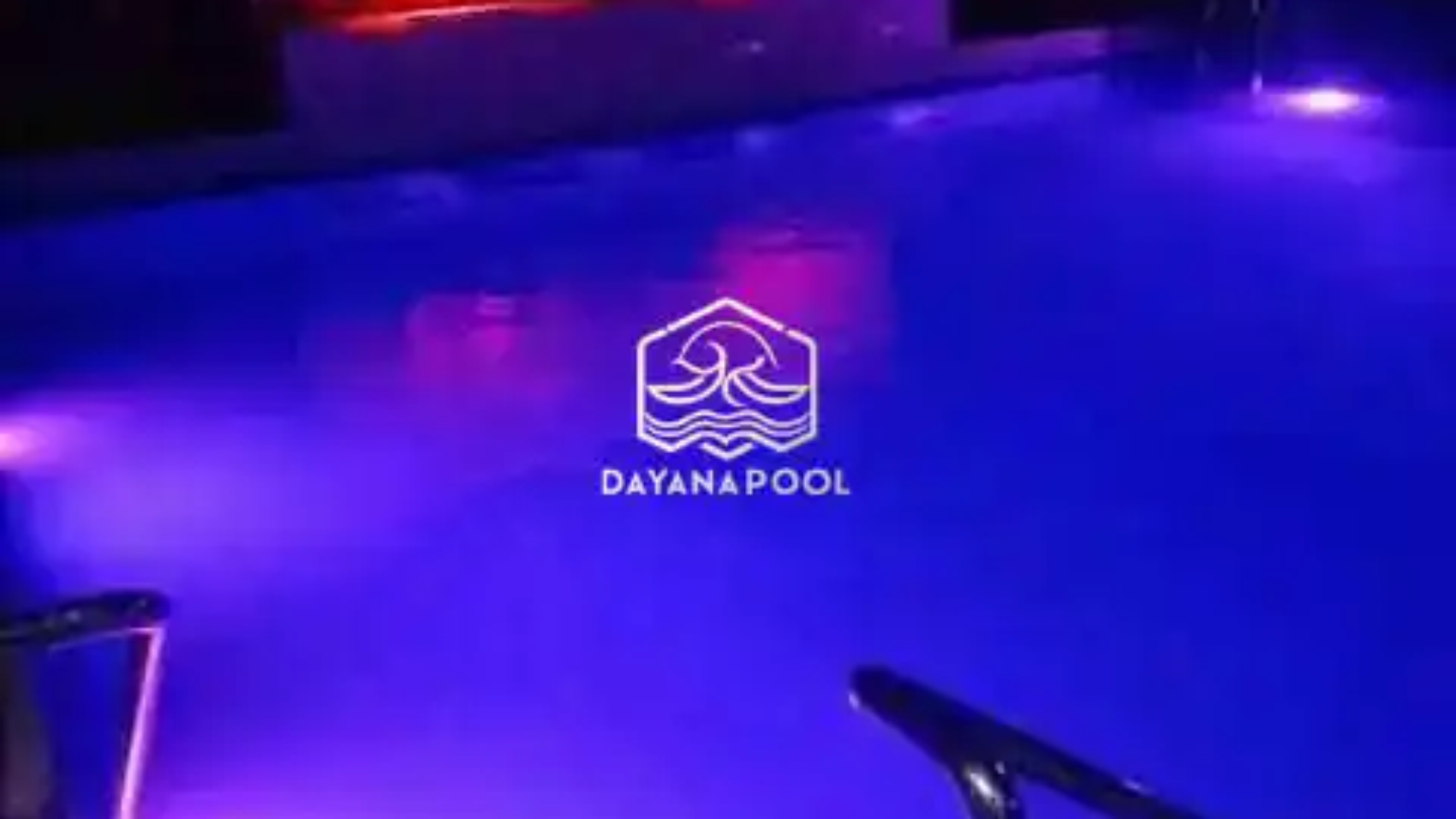 kolam renang dimalam hari