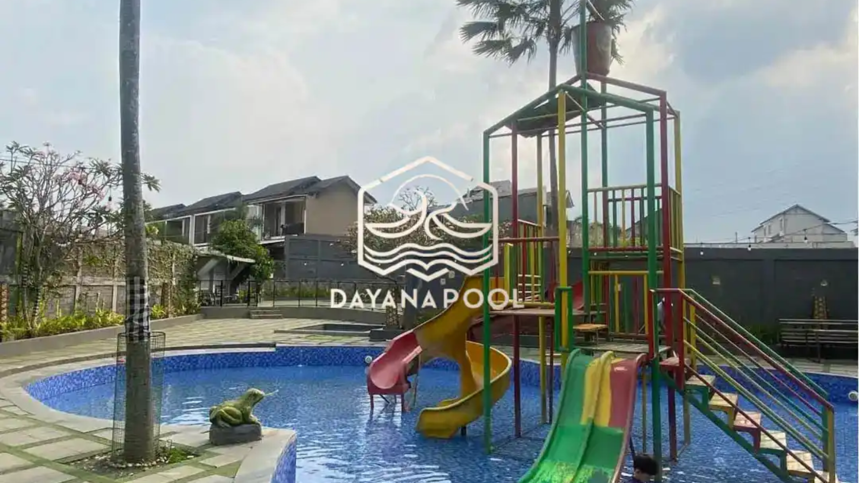 kolam renang umum lengkap dengan wahana bermainnya