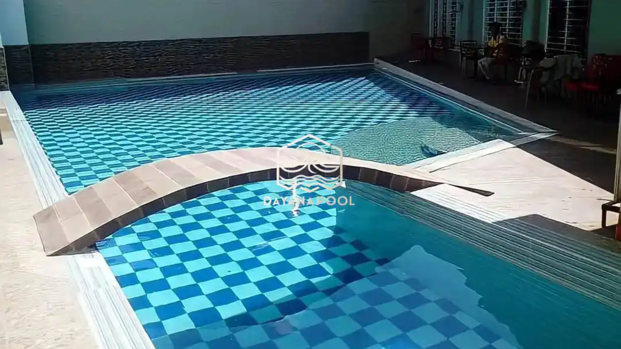 dekorasi di kolam renang