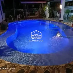 cahaya lampu kolam renang dimalam hari