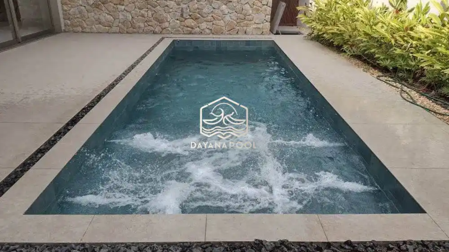 kolam renang skimmer box desain minimalis