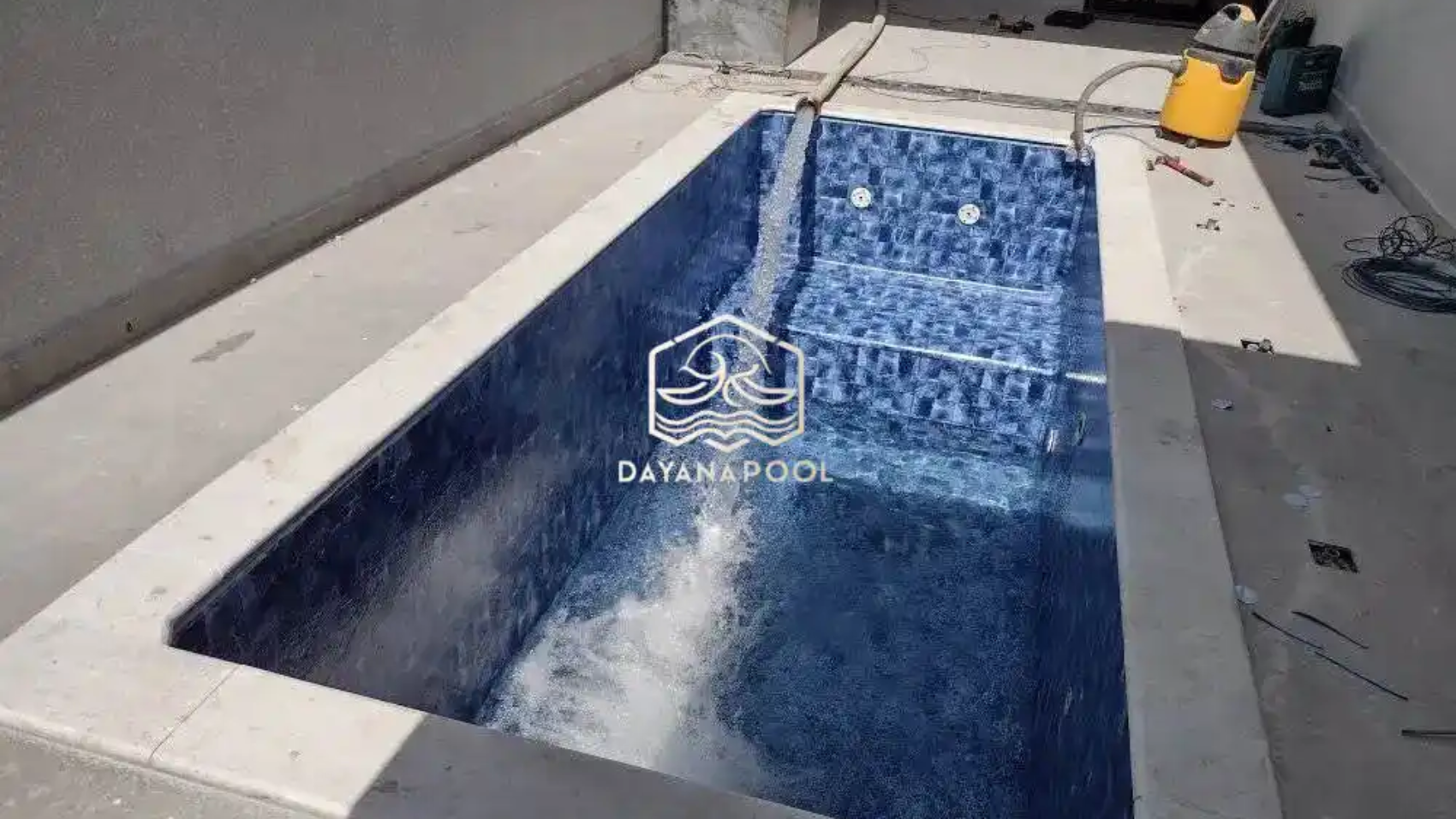 hasil pemasangan keramik kolam renang oelh dayanapool
