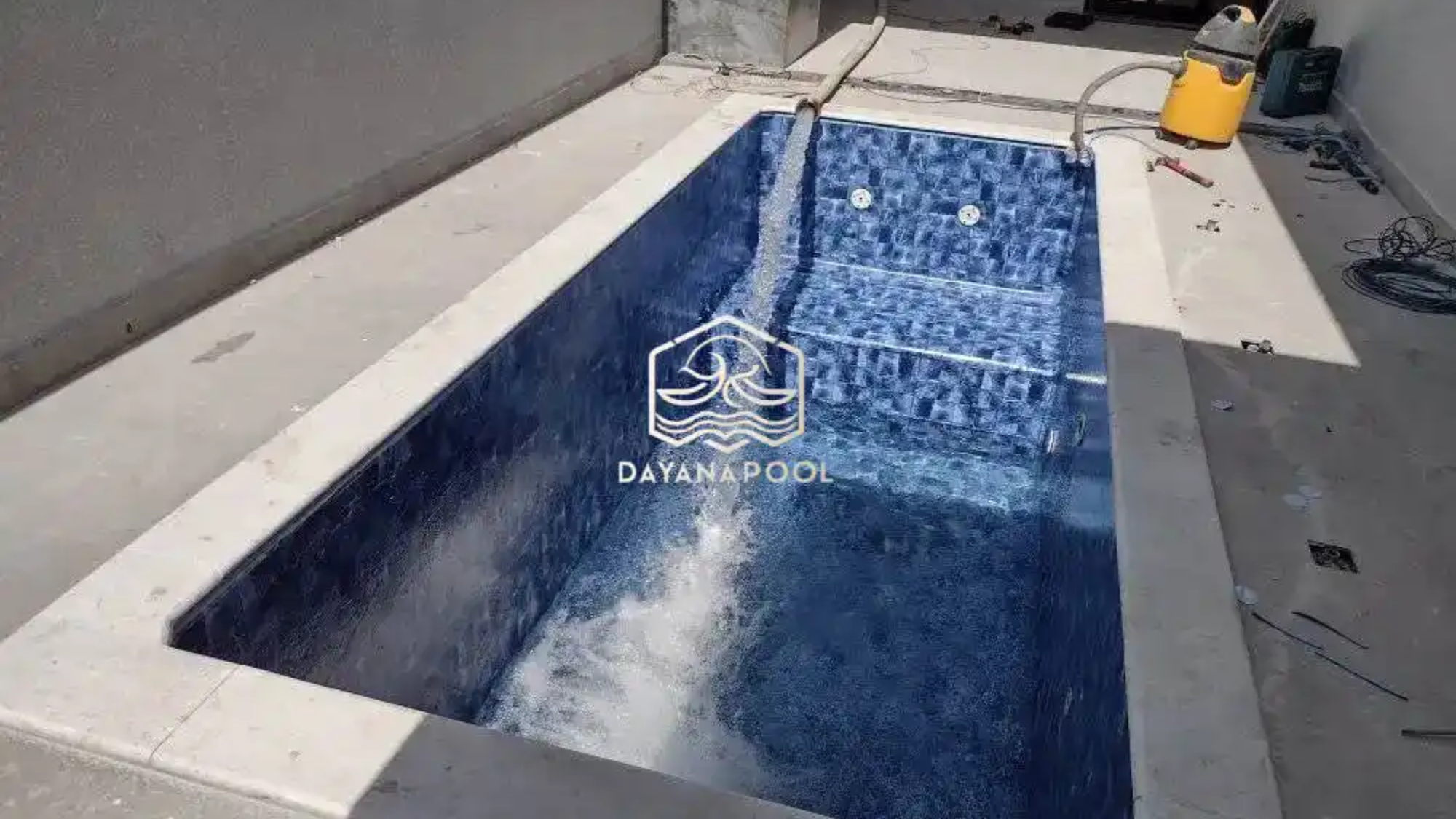 hasil pemasangan keramik kolam renang oelh dayanapool