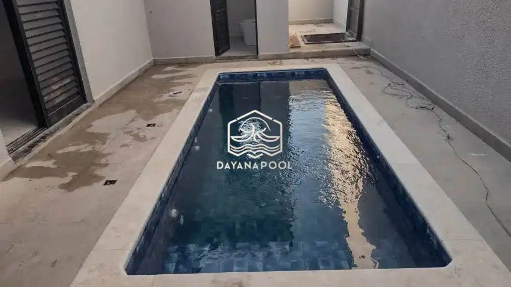 kolam renang skimmer box desain minimalis