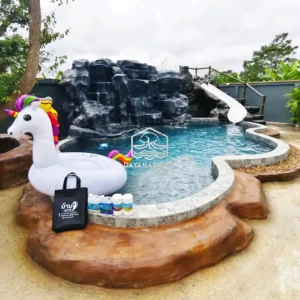 kolam renang desain mewah dengan finishing batu