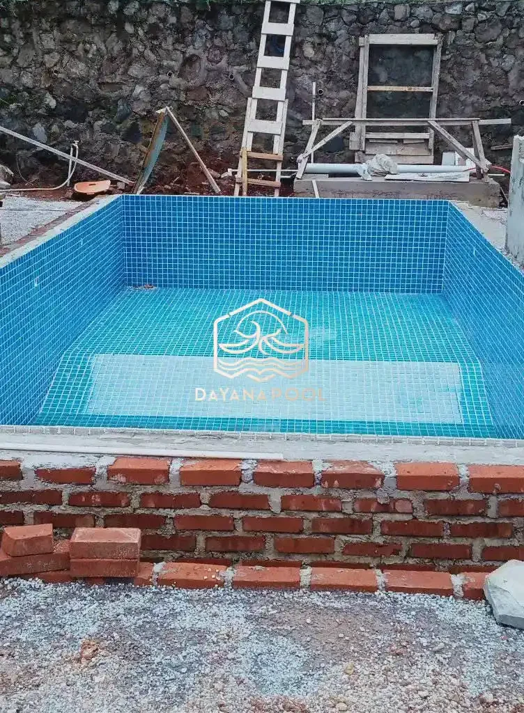 hasil pemasangan keramik kolam renang oelh dayanapool