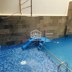 kolam renang denagn perosotan mini untuk anak kecil