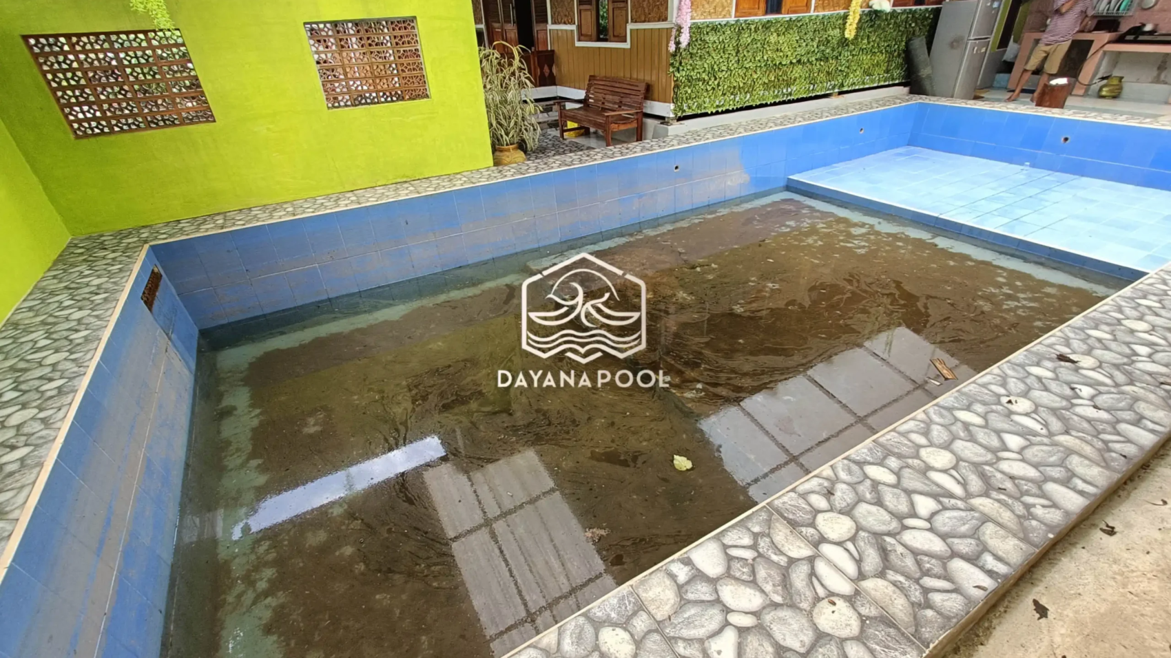 kolam renang yang akan di renovasi