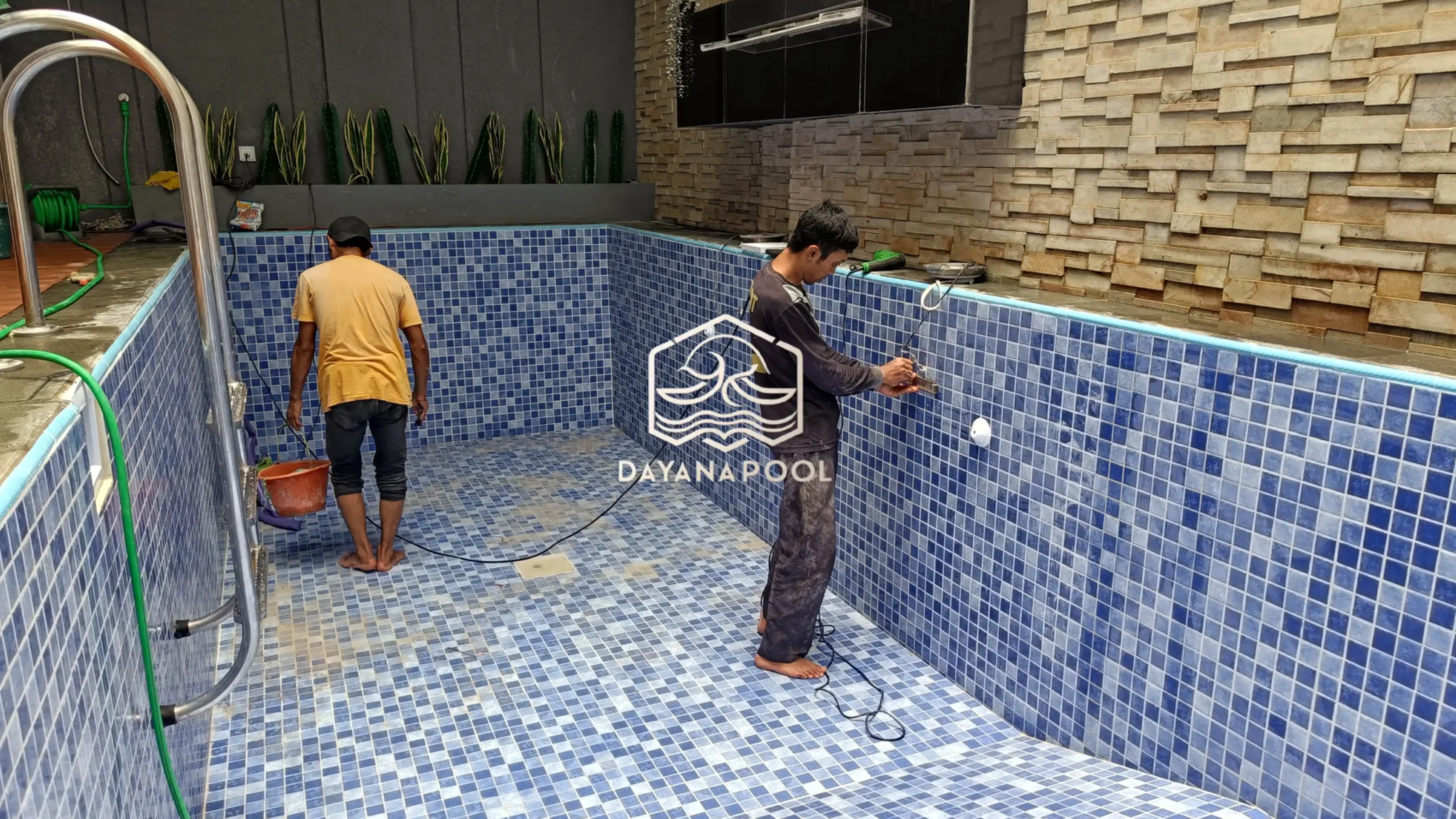 pengenatan kolam renang