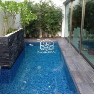 kolam renang minimalis yang menyesuaikan lahan