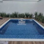 kolam renang skimmer dengfan finishing keramik motif mozaik biru