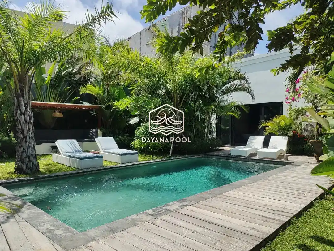 kolam renang di villa mewah dengan finishing batu alam sukabumi