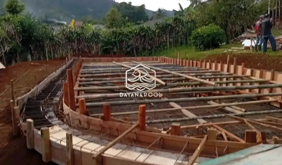 proses pembuatan kolam renang tahap pengecoran