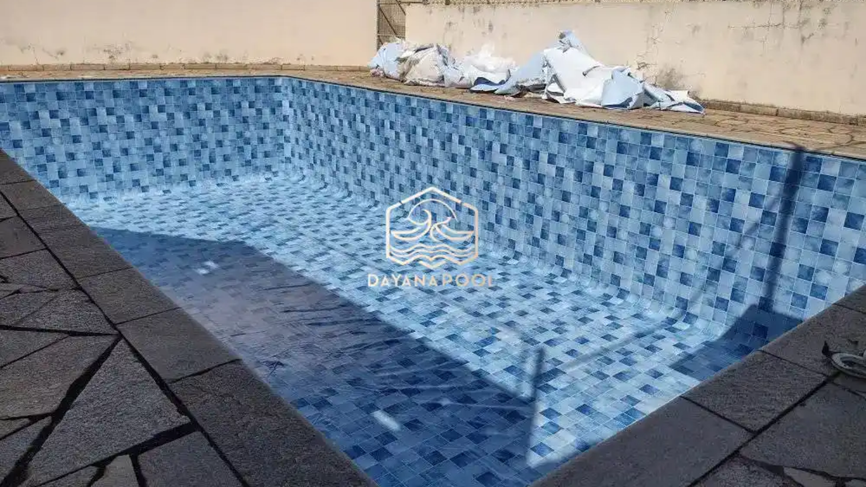 kolam renang dengan finishing keramik buatan dayanapool