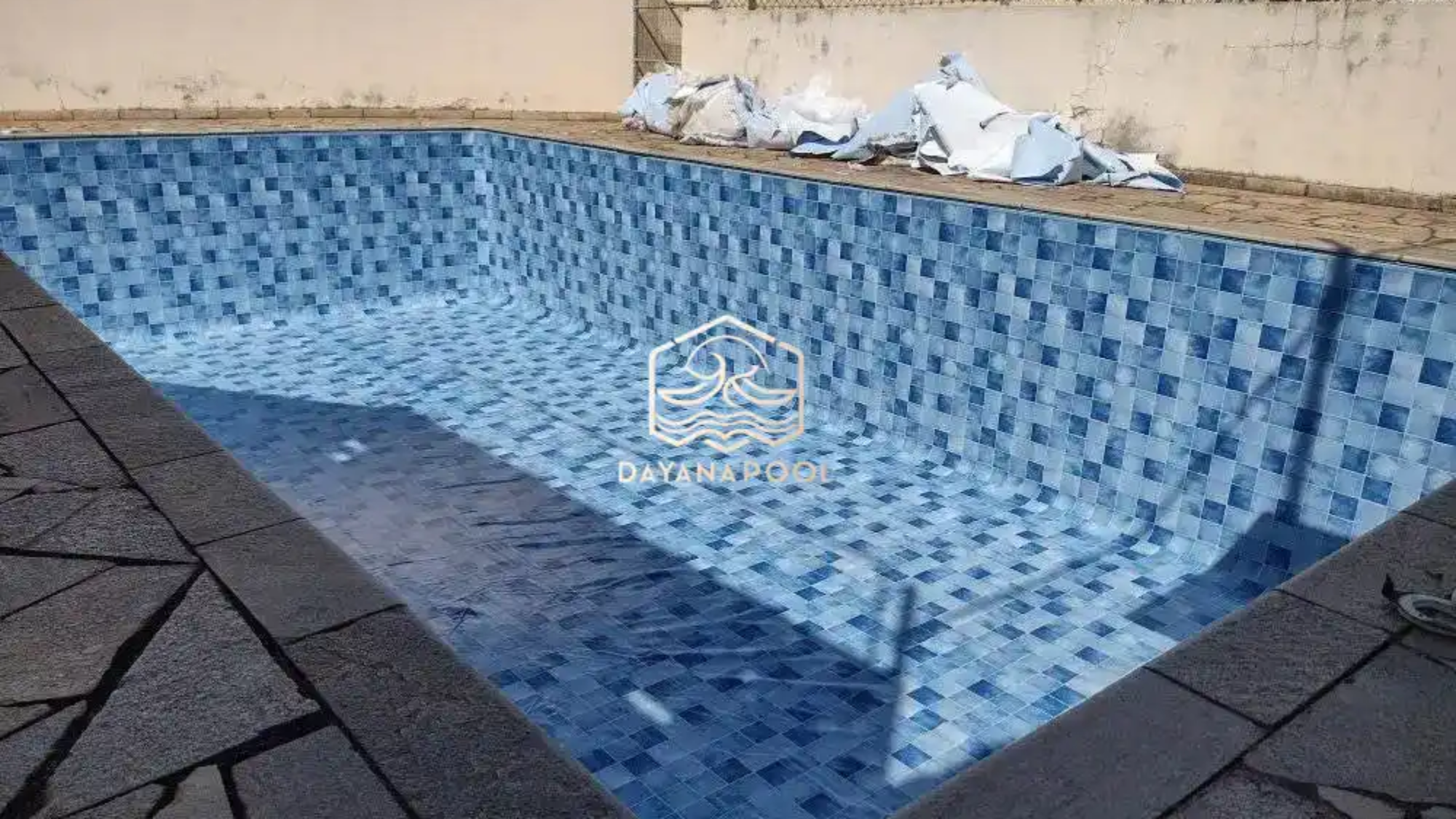 kolam renang dengan finishing keramik buatan dayanapool