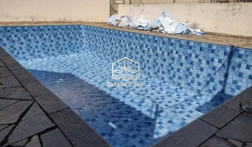 kolam renang dengan finishing keramik buatan dayanapool