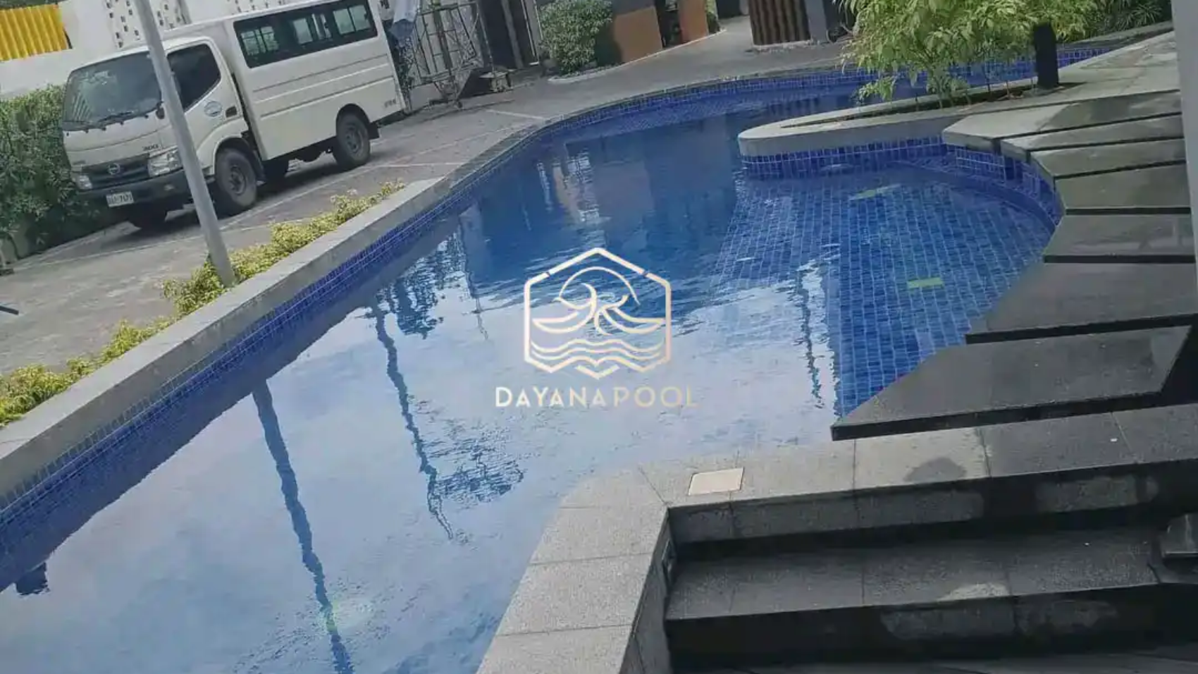 perapihan kolam renang