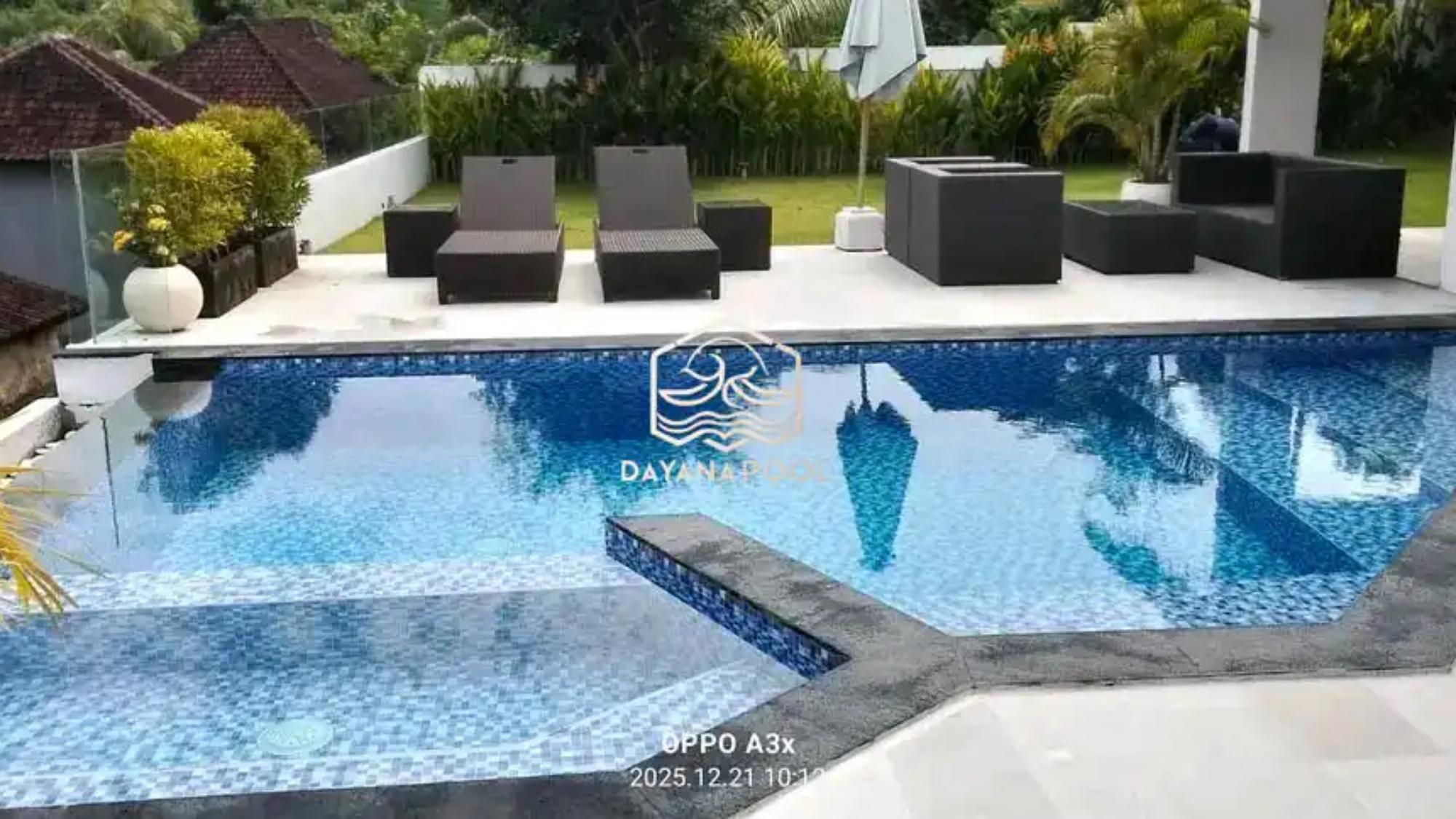 kolam renang desain futuristik buatan dayanapool