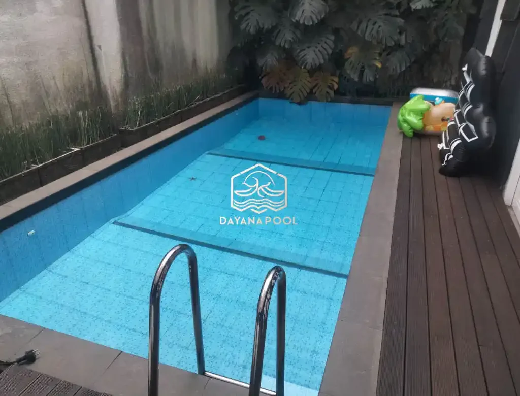 kolam renang skimmer dengan desain sederhana dan fungsional