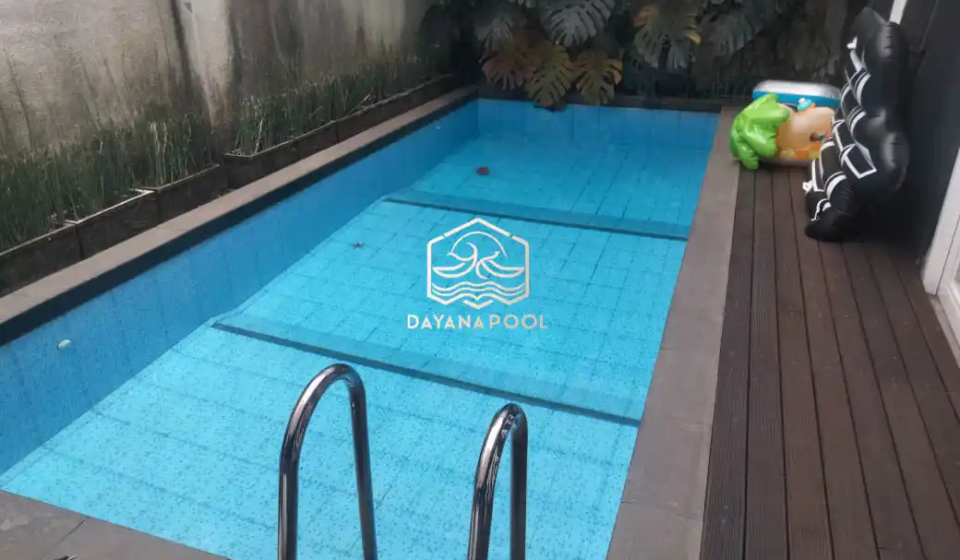 kolam renang skimmer dengan desain sederhana dan fungsional