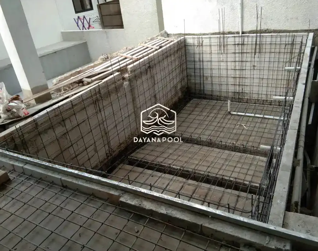proses pembesian kolam renang