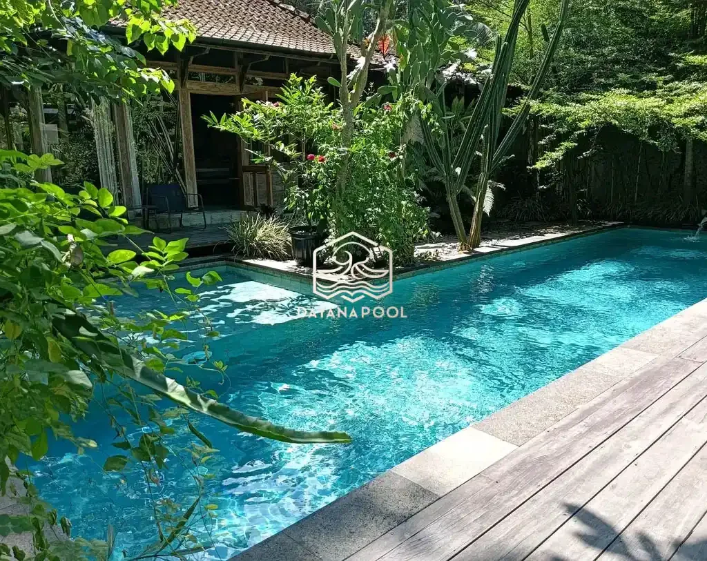 kolam renang dengan finishing batu alam sukabumi