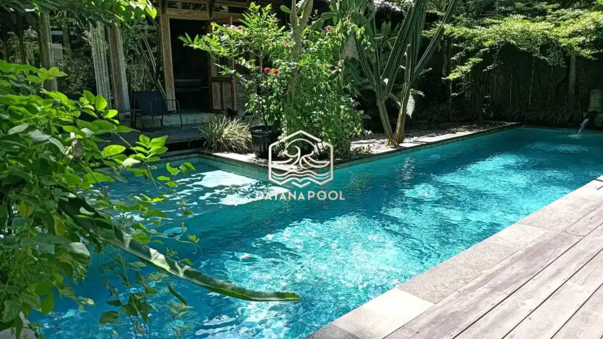 kolam renang dengan finishing batu alam sukabumi