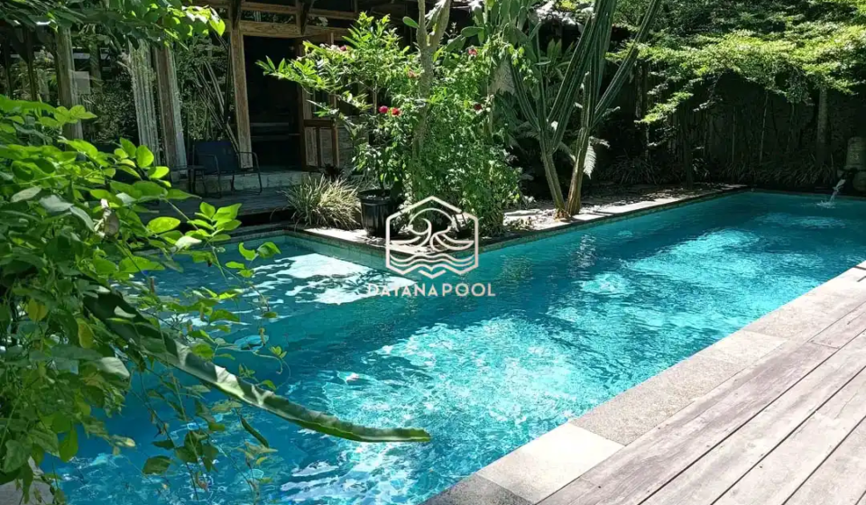 kolam renang dengan finishing batu alam sukabumi