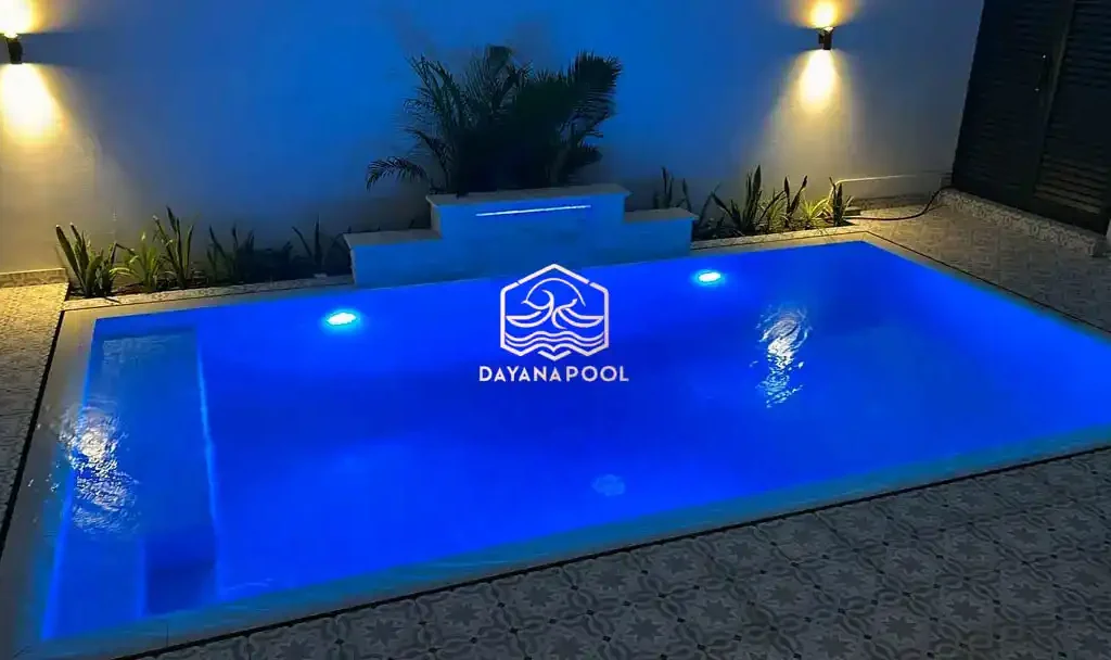 kolam renang dengan lampu biru di malam hari