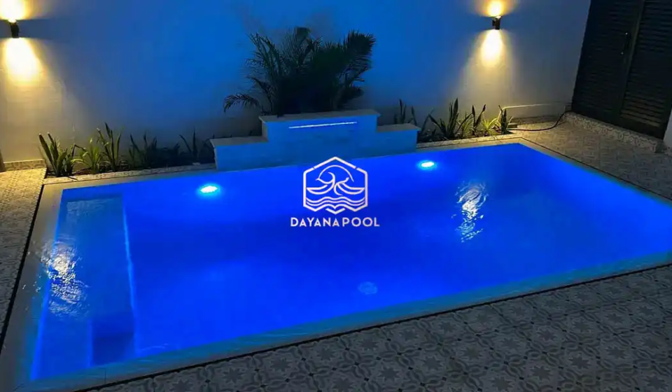 kolam renang dengan lampu biru di malam hari